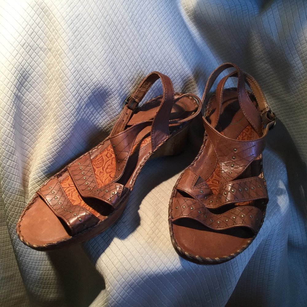 Ariat women wedge, leather studded, sandals 9.5